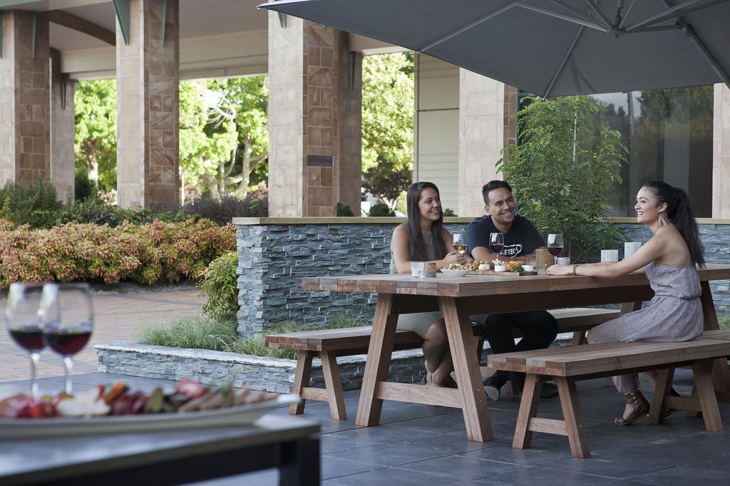 Novotel Lakeside 4*