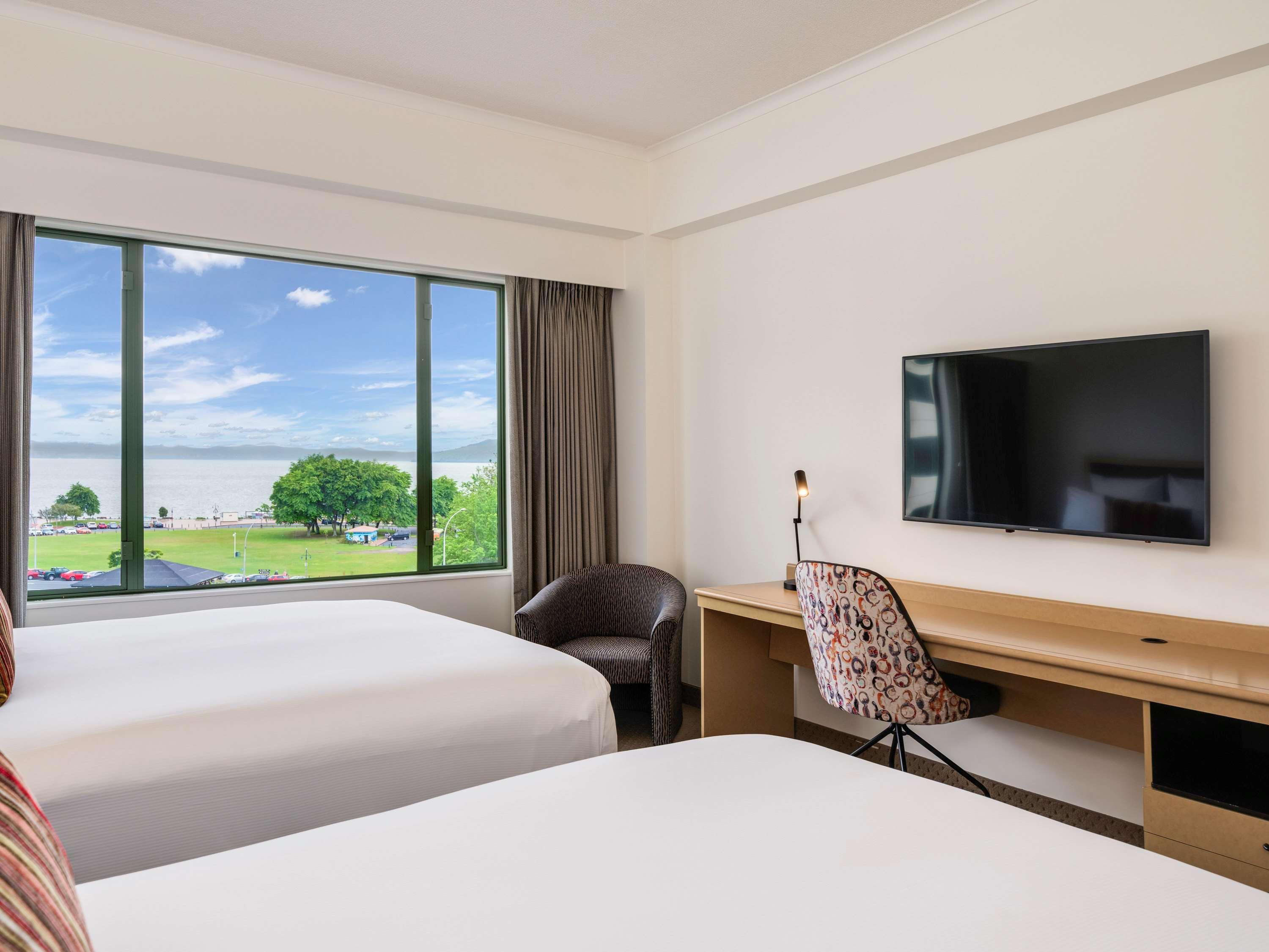 Novotel Lakeside Hotel 4*