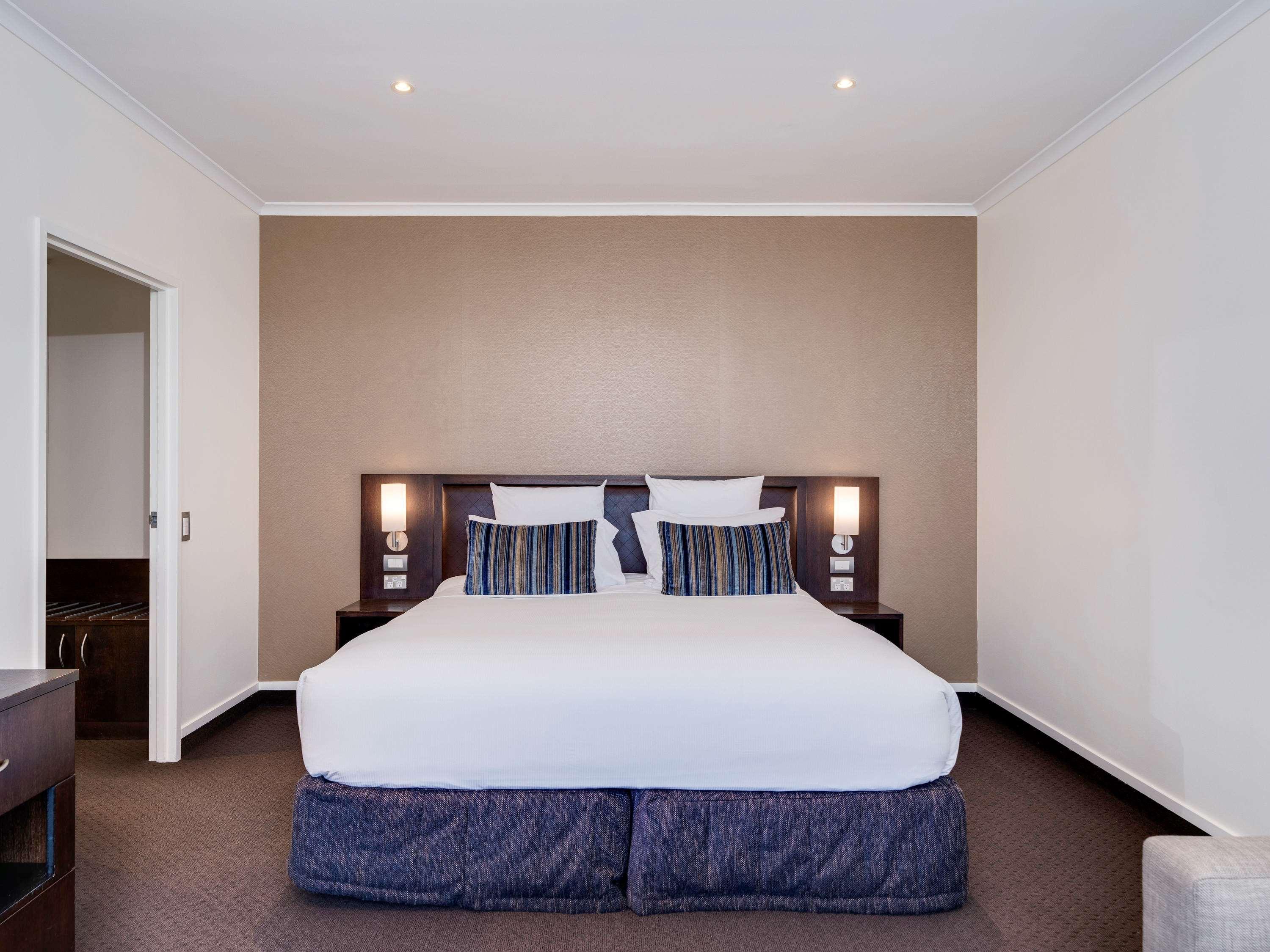 Novotel Lakeside Hotel