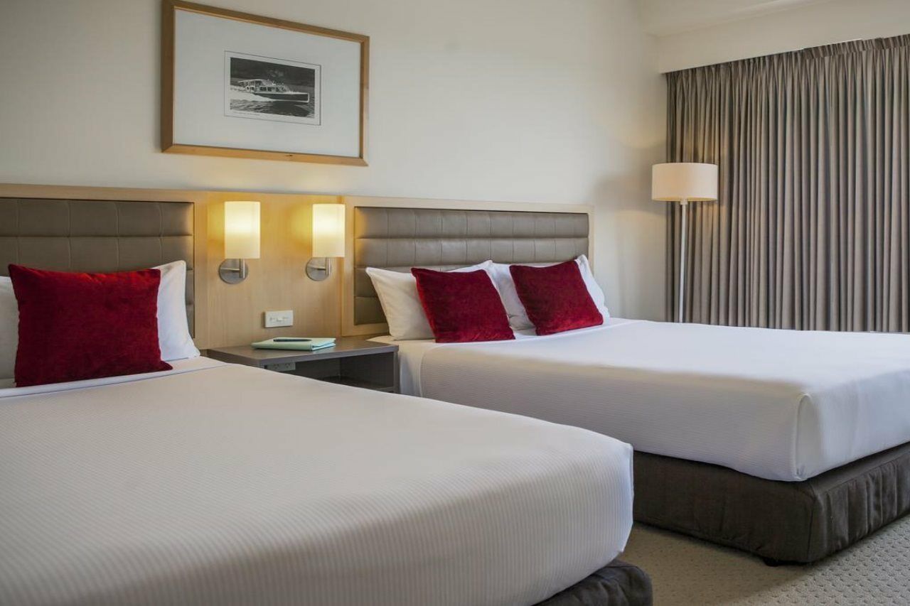 Novotel Lakeside Hotel 4*