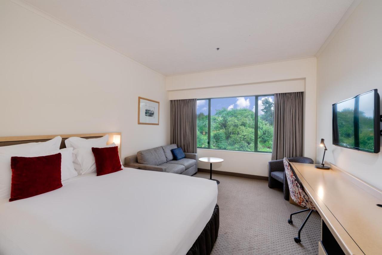 Novotel Lakeside 4*