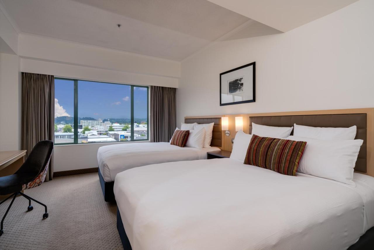 Novotel Lakeside Hotel