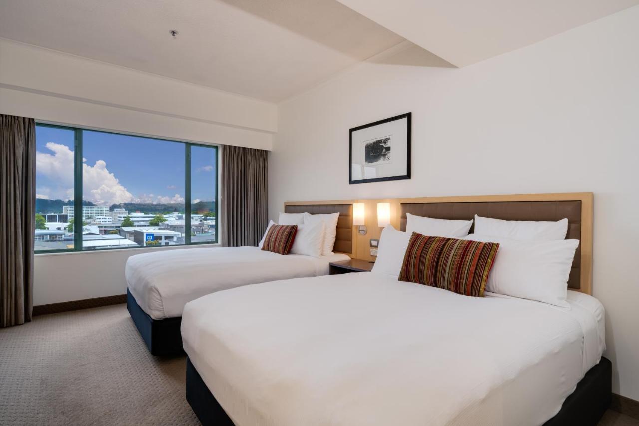 Novotel Lakeside Hotel 4*