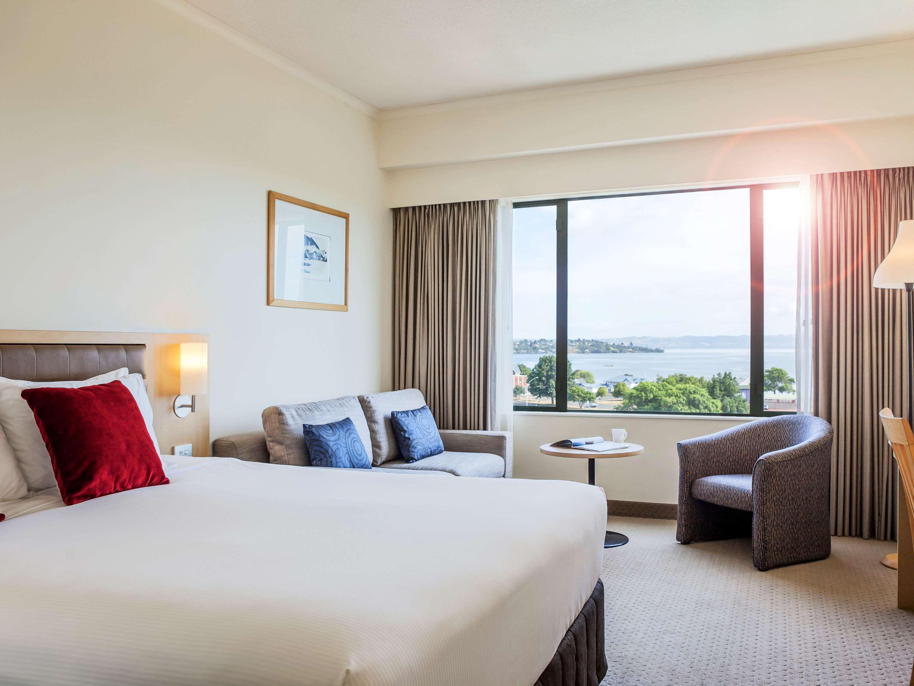 Novotel Lakeside
