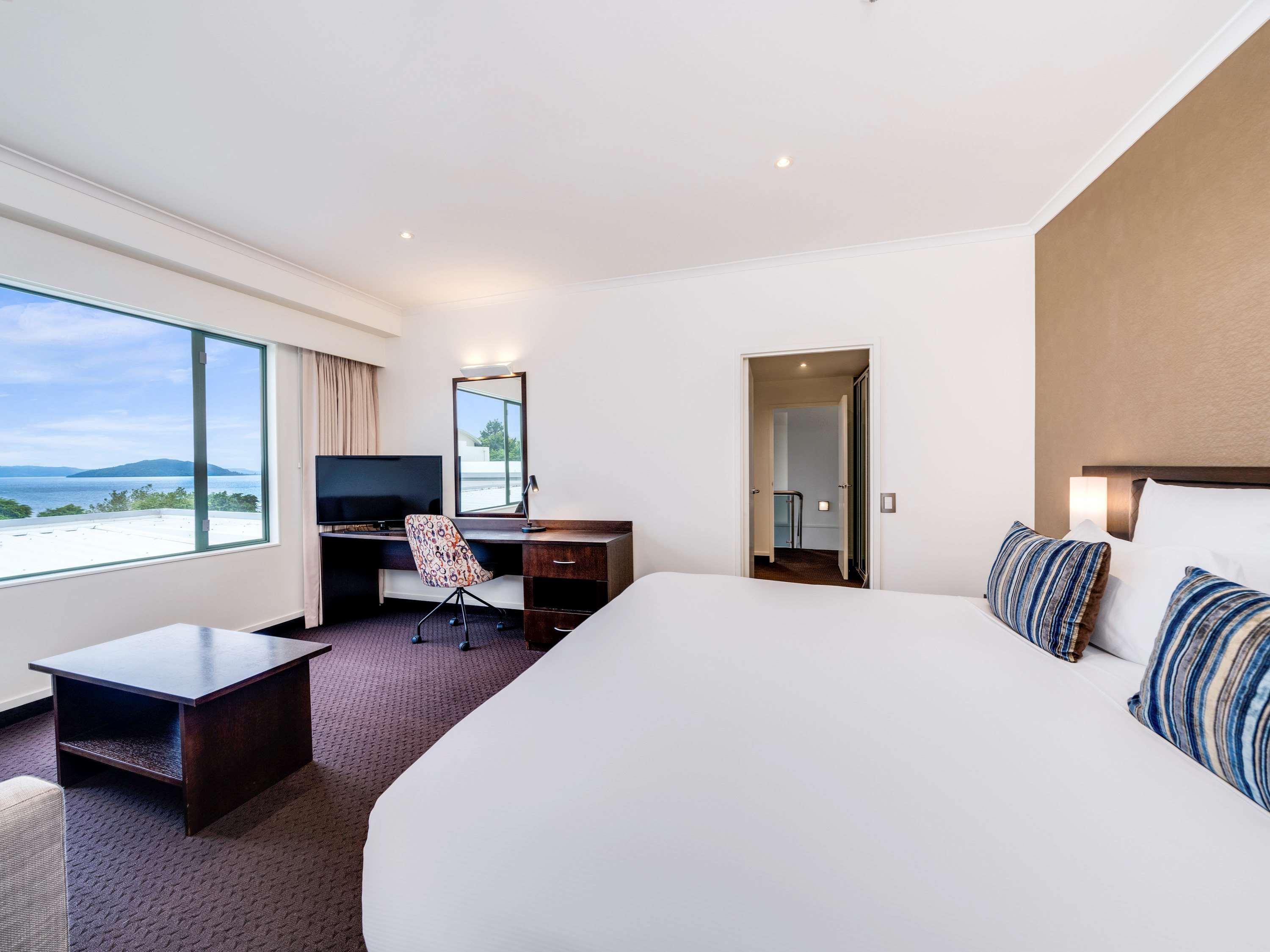 Novotel Lakeside Hotel