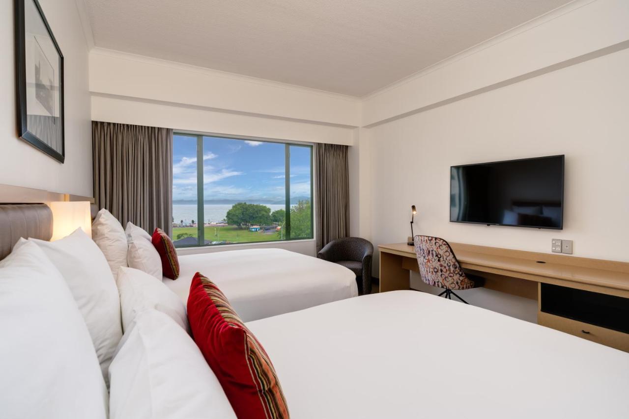 Novotel Lakeside 4*